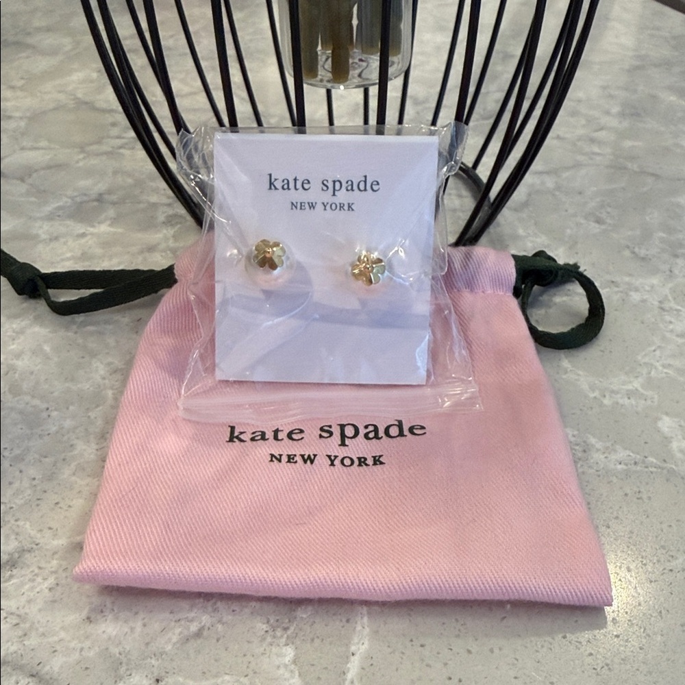 Kate Spade pearls on pearls pierced earrings - Picture 2 of 4